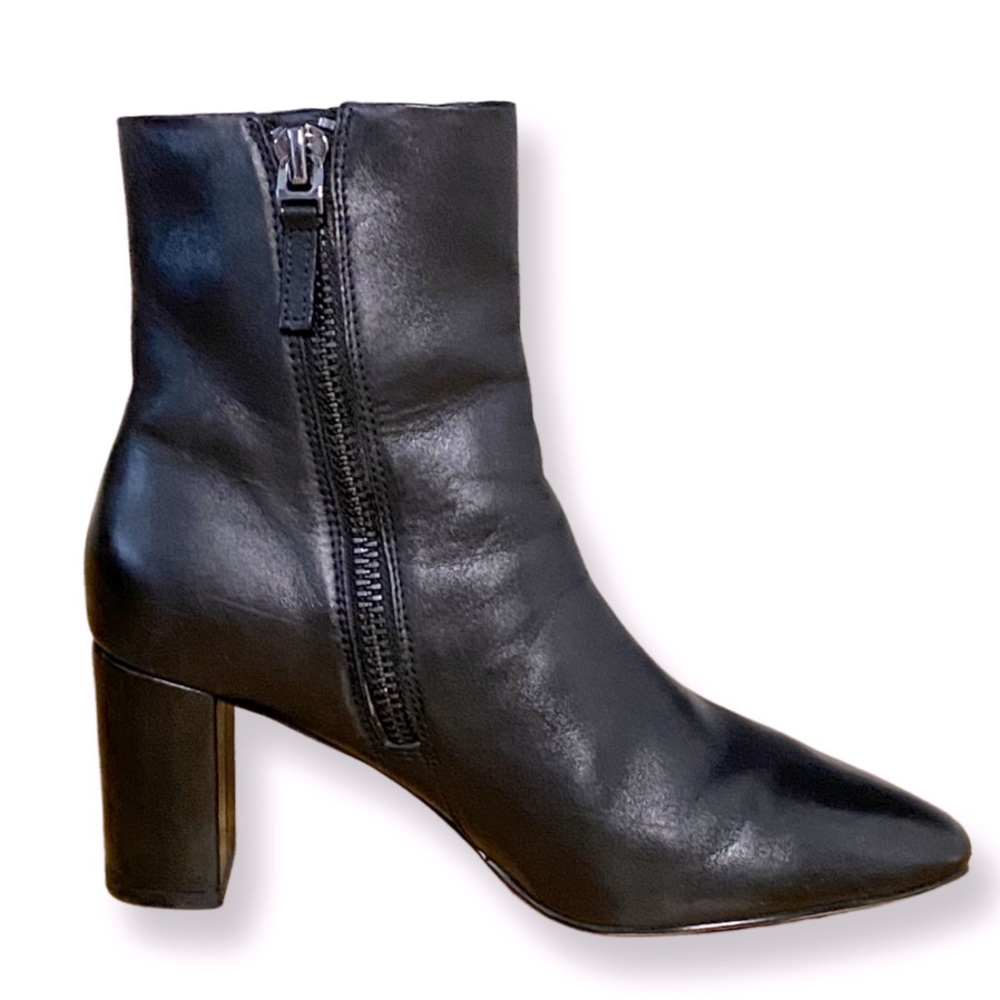 EUC Banana Republic black zipper ankle boots